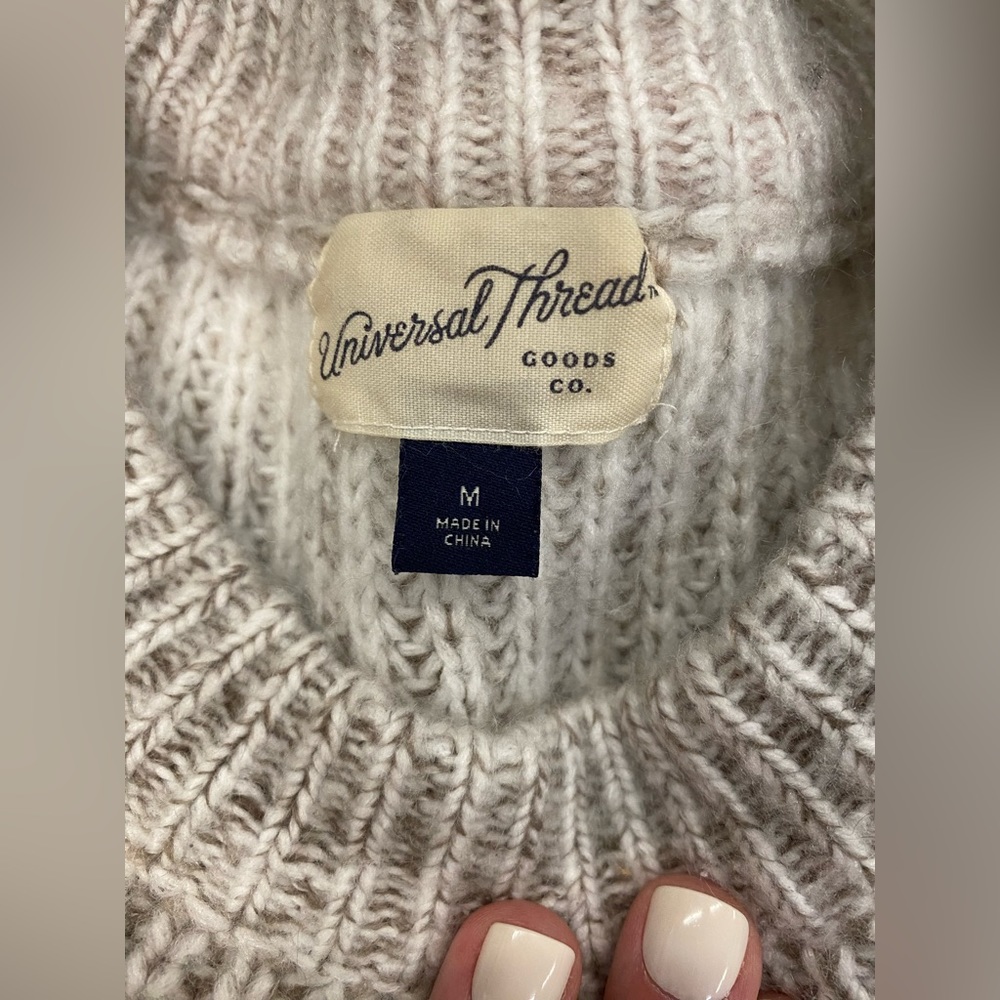 COZY Universal Thread Sweater - Picture 3 of 4